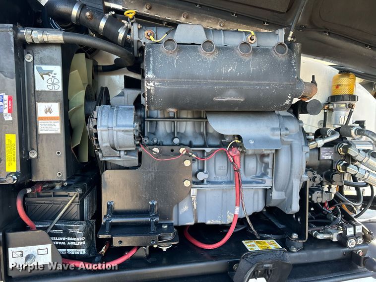 image for item KH9552 2004 JLG 660SJ  boom lift