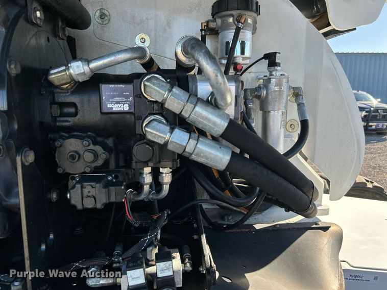 image for item KH9552 2004 JLG 660SJ  boom lift