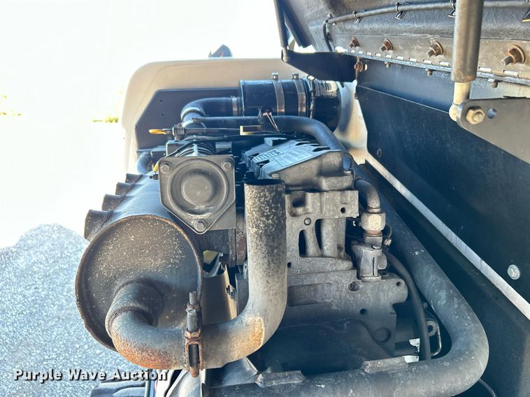 image for item KH9552 2004 JLG 660SJ  boom lift