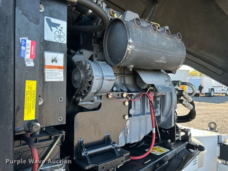 image for item KH9552 2004 JLG 660SJ  boom lift