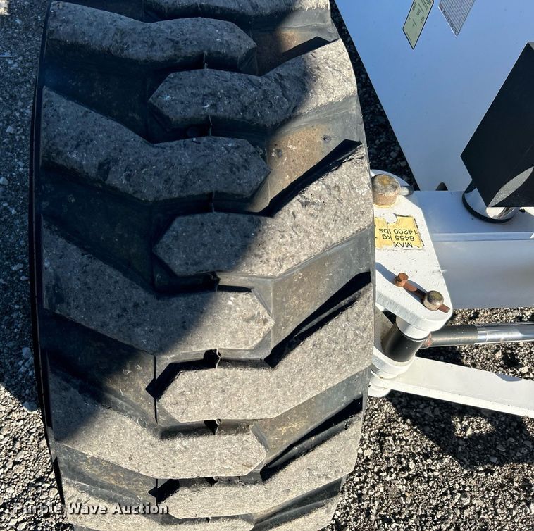 image for item KH9552 2004 JLG 660SJ  boom lift