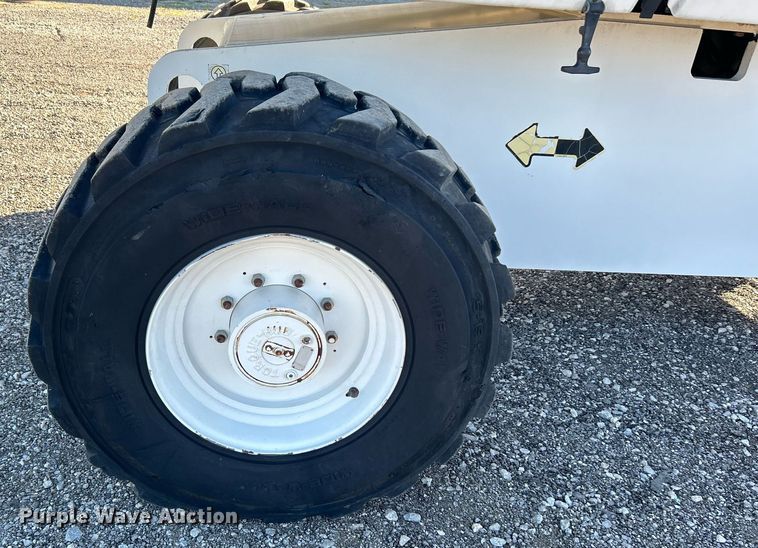 image for item KH9552 2004 JLG 660SJ  boom lift