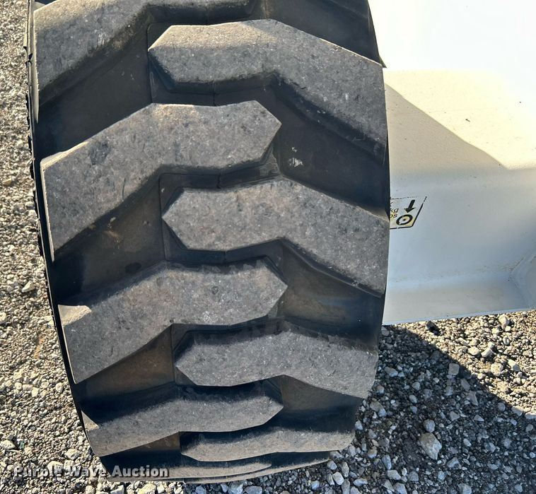 image for item KH9552 2004 JLG 660SJ  boom lift