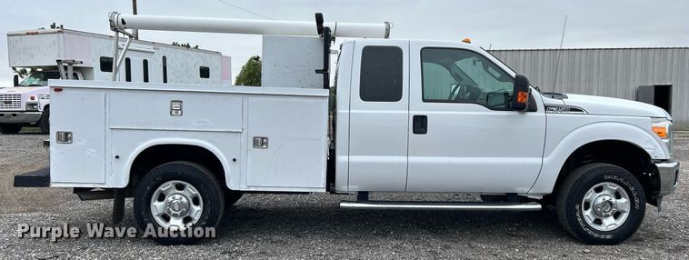 image for item KH9561 2012 Ford F350 XLT Super Duty  SuperCab utility bed pickup truck