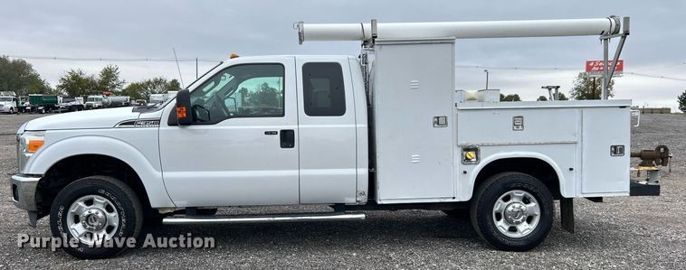 image for item KH9561 2012 Ford F350 XLT Super Duty  SuperCab utility bed pickup truck