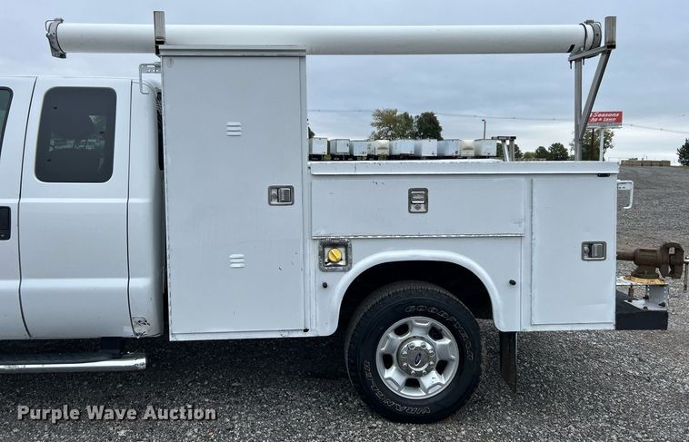 image for item KH9561 2012 Ford F350 XLT Super Duty  SuperCab utility bed pickup truck