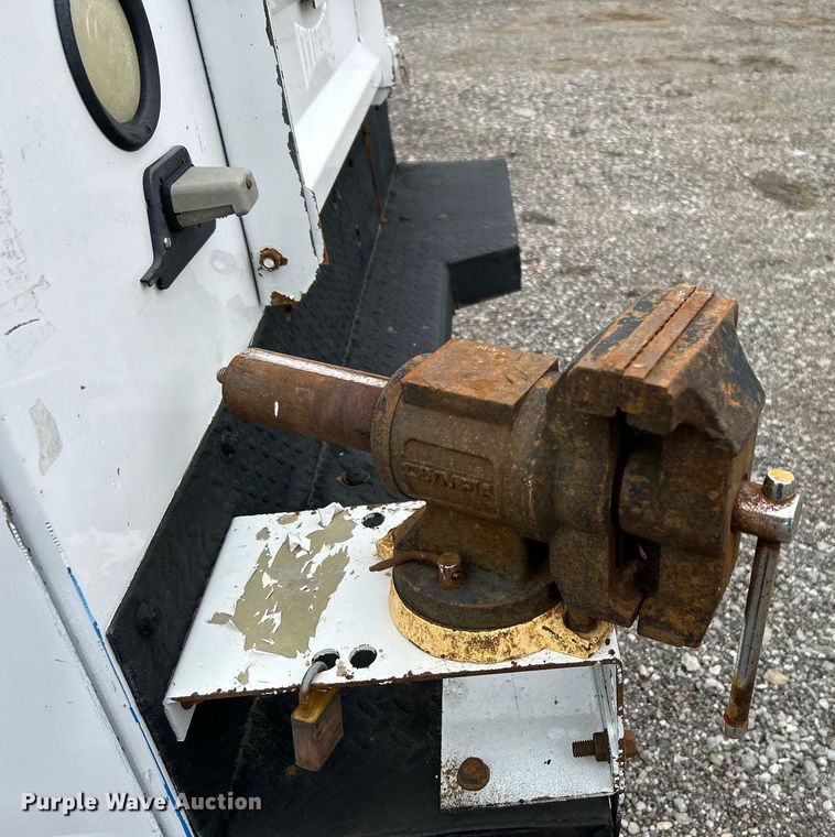 image for item KH9561 2012 Ford F350 XLT Super Duty  SuperCab utility bed pickup truck