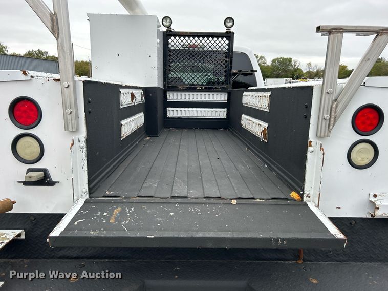 image for item KH9561 2012 Ford F350 XLT Super Duty  SuperCab utility bed pickup truck