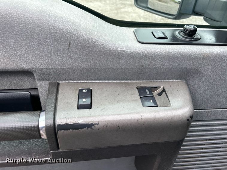 image for item KH9561 2012 Ford F350 XLT Super Duty  SuperCab utility bed pickup truck