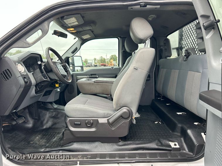 image for item KH9561 2012 Ford F350 XLT Super Duty  SuperCab utility bed pickup truck