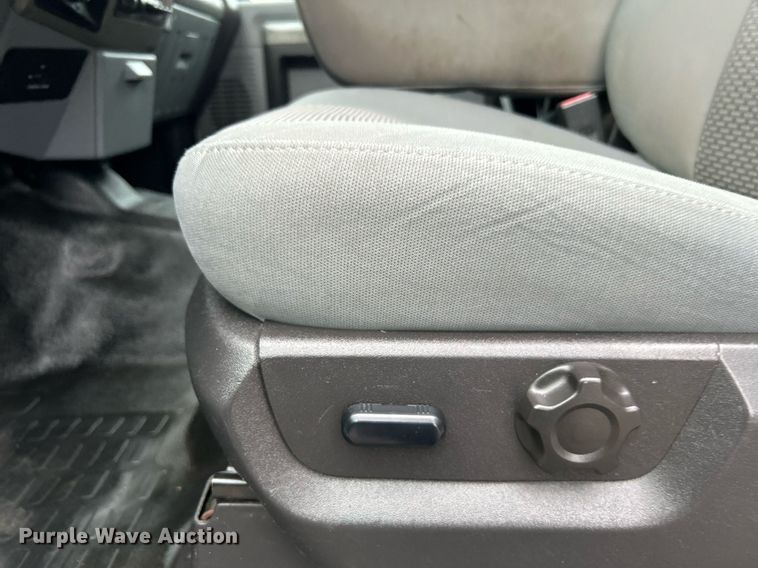 image for item KH9561 2012 Ford F350 XLT Super Duty  SuperCab utility bed pickup truck