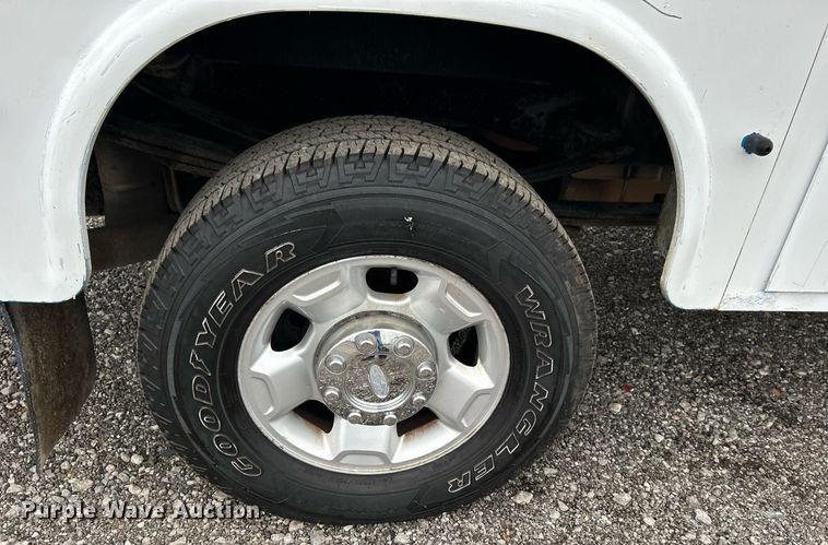 image for item KH9561 2012 Ford F350 XLT Super Duty  SuperCab utility bed pickup truck