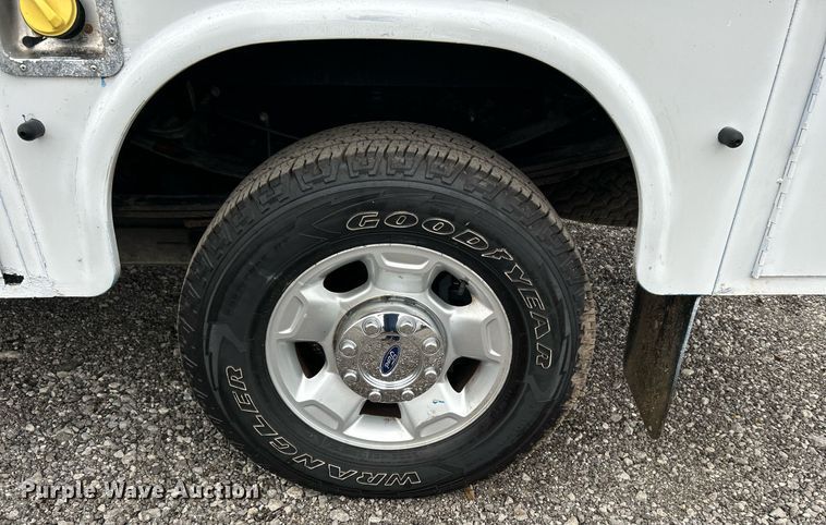 image for item KH9561 2012 Ford F350 XLT Super Duty  SuperCab utility bed pickup truck