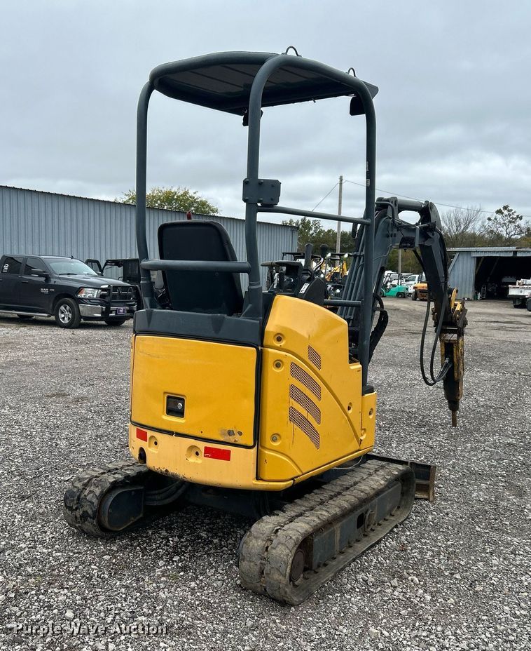 image for item KH9569 2007 John Deere 17D  mini excavator