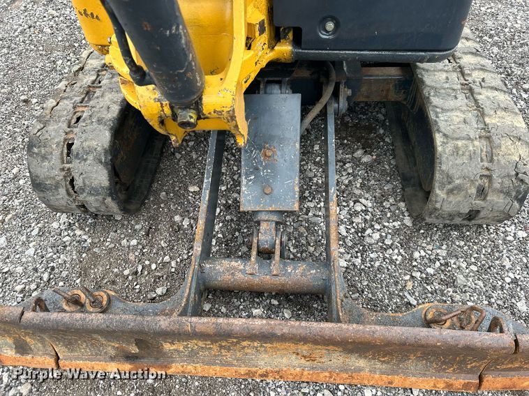 image for item KH9569 2007 John Deere 17D  mini excavator