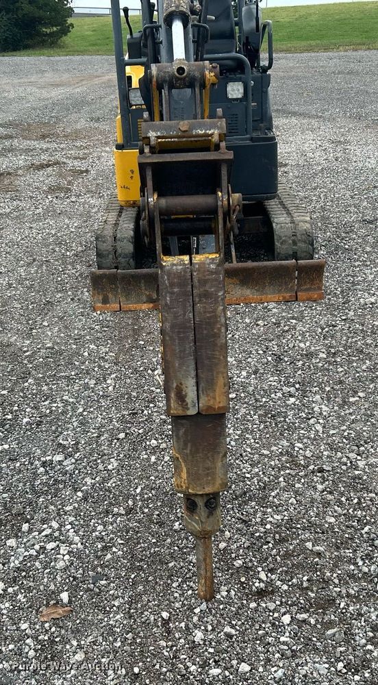 image for item KH9569 2007 John Deere 17D  mini excavator