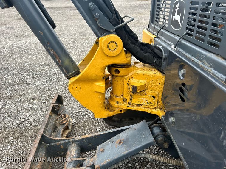 image for item KH9569 2007 John Deere 17D  mini excavator