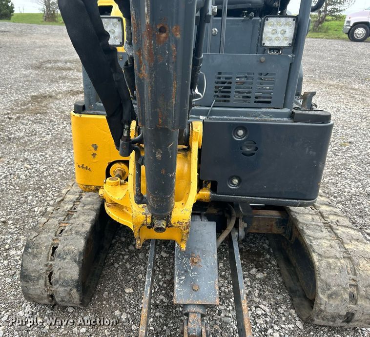 image for item KH9569 2007 John Deere 17D  mini excavator
