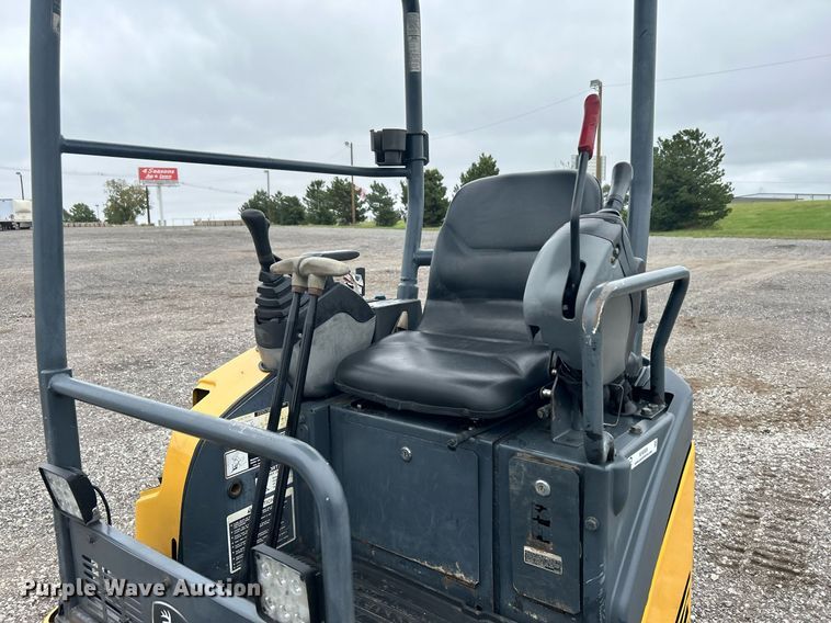 image for item KH9569 2007 John Deere 17D  mini excavator