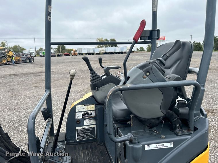 image for item KH9569 2007 John Deere 17D  mini excavator