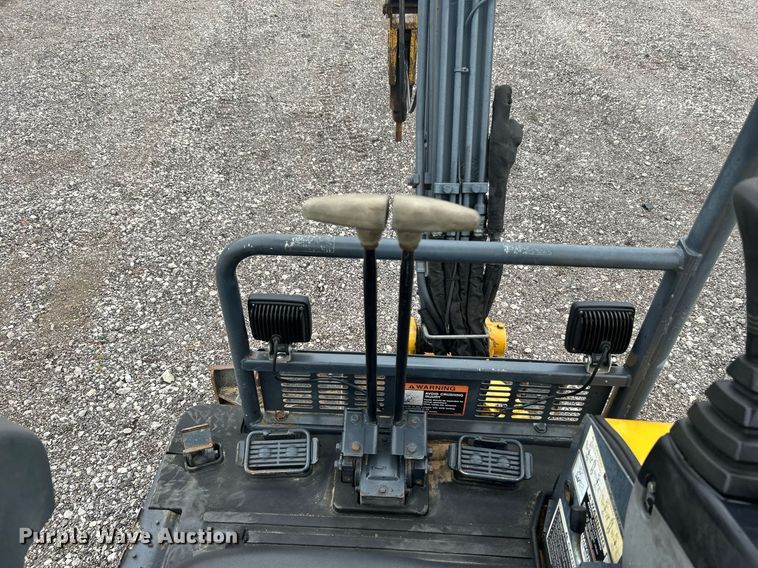 image for item KH9569 2007 John Deere 17D  mini excavator