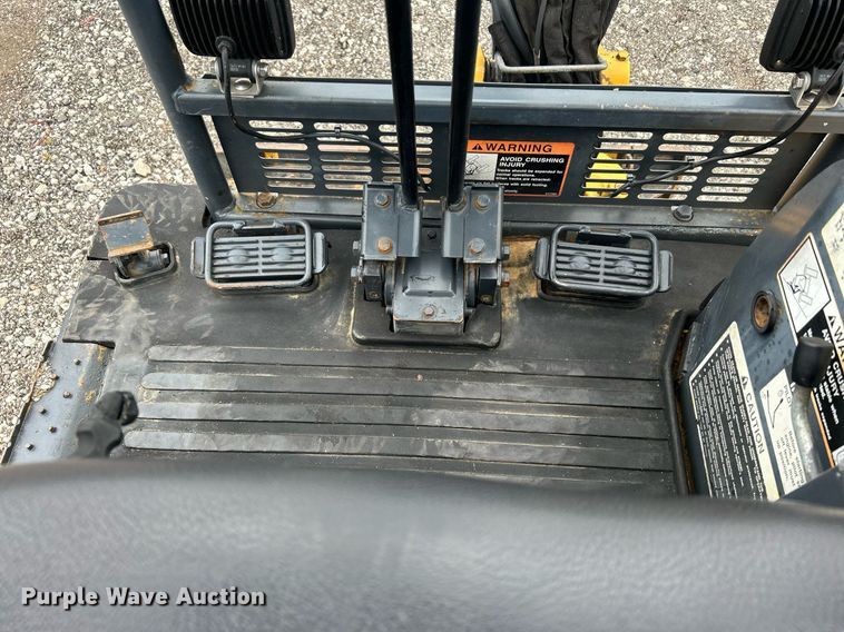 image for item KH9569 2007 John Deere 17D  mini excavator