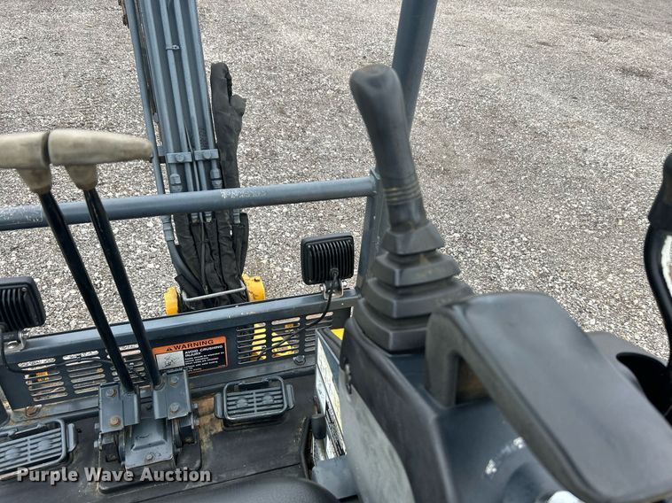 image for item KH9569 2007 John Deere 17D  mini excavator