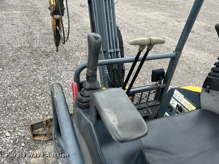 image for item KH9569 2007 John Deere 17D  mini excavator