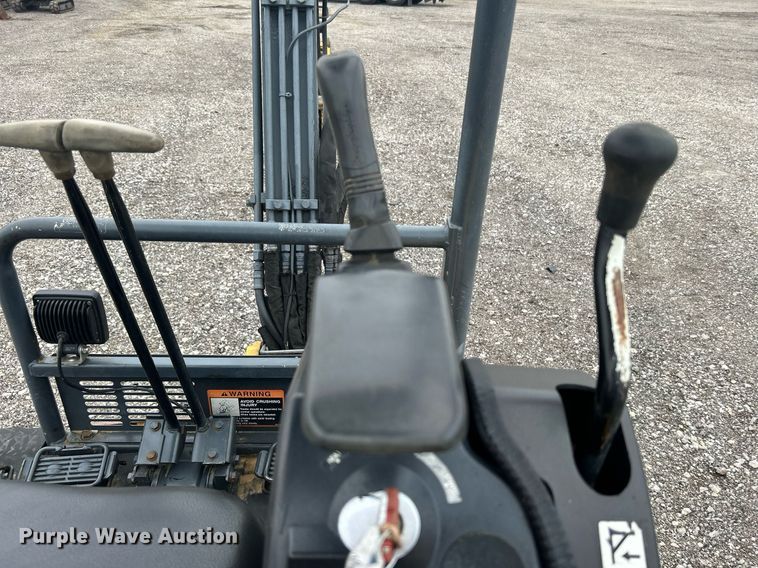 image for item KH9569 2007 John Deere 17D  mini excavator