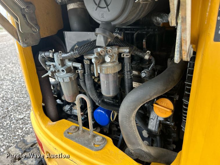 image for item KH9569 2007 John Deere 17D  mini excavator