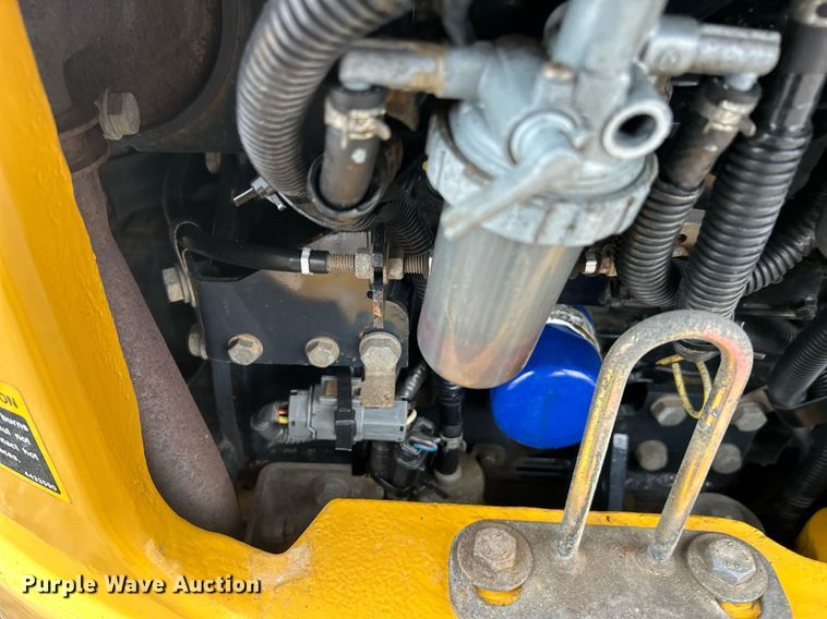 image for item KH9569 2007 John Deere 17D  mini excavator