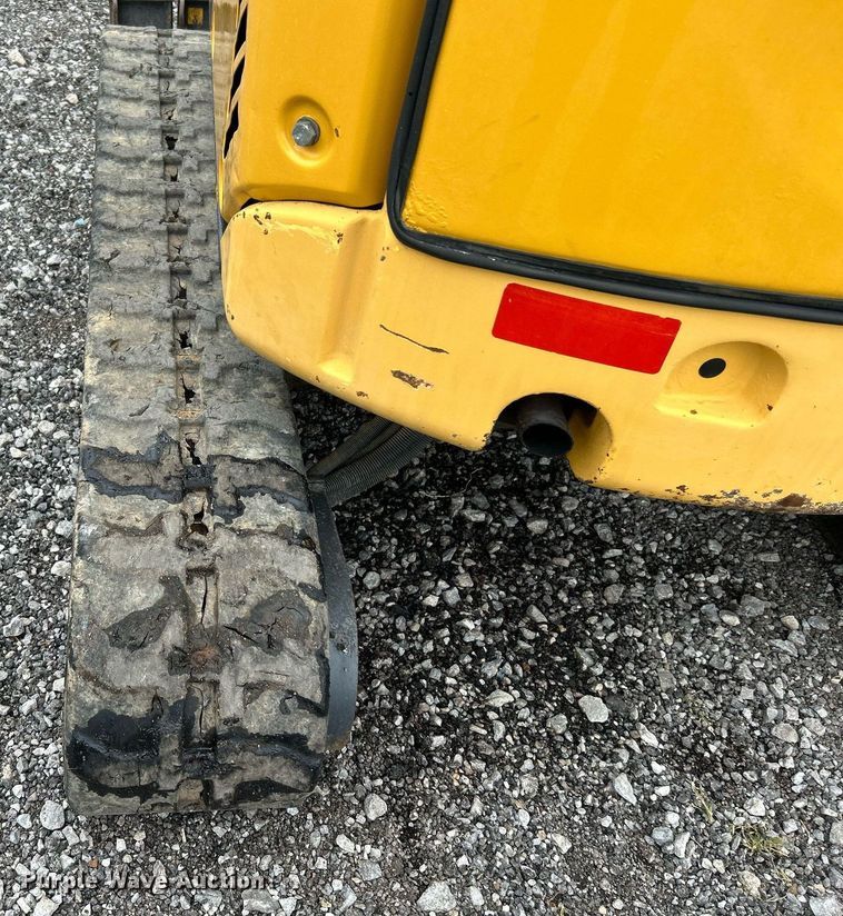 image for item KH9569 2007 John Deere 17D  mini excavator