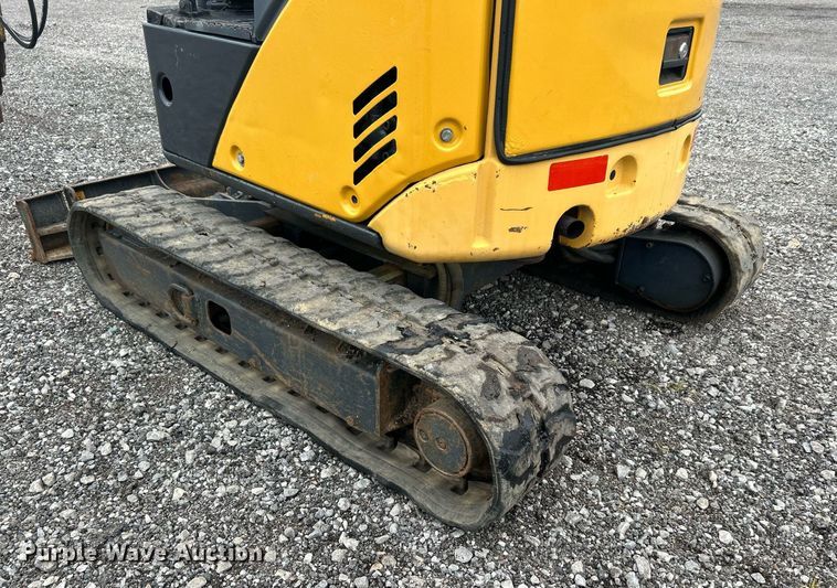 image for item KH9569 2007 John Deere 17D  mini excavator