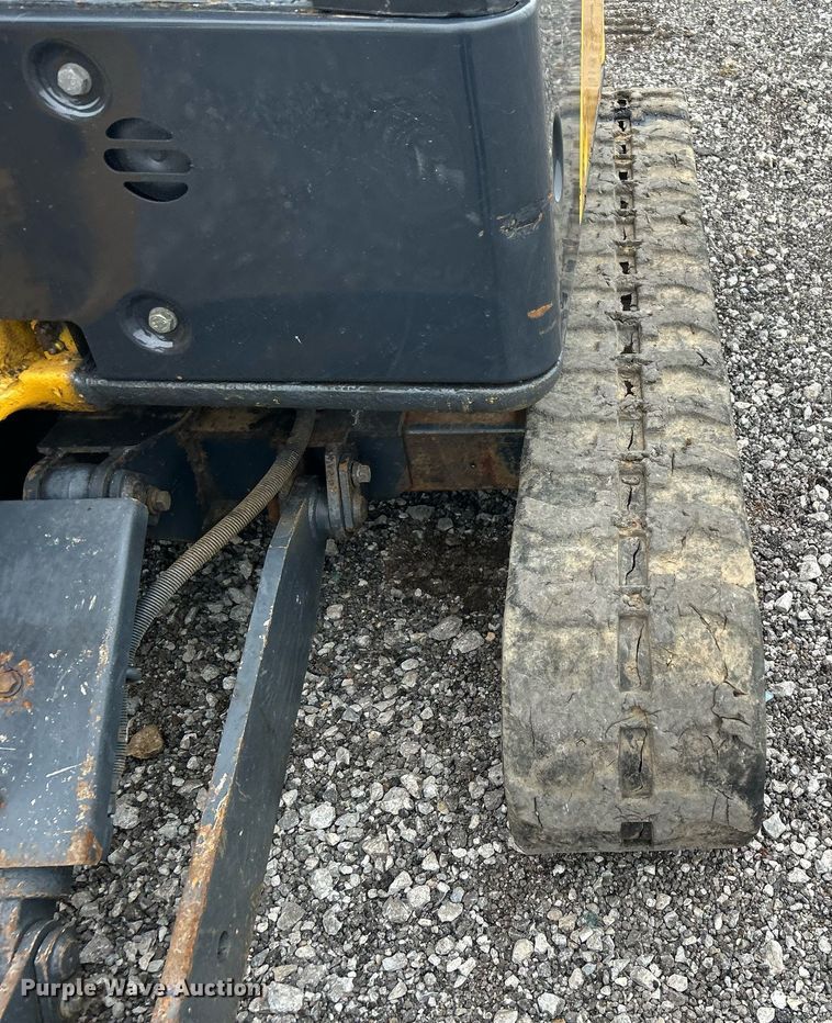 image for item KH9569 2007 John Deere 17D  mini excavator