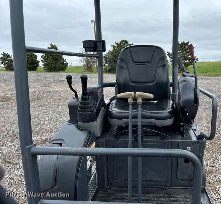 image for item KH9570 2007 John Deere 17D  mini excavator