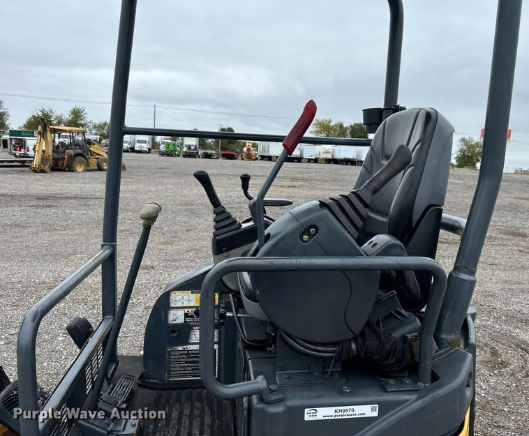 image for item KH9570 2007 John Deere 17D  mini excavator