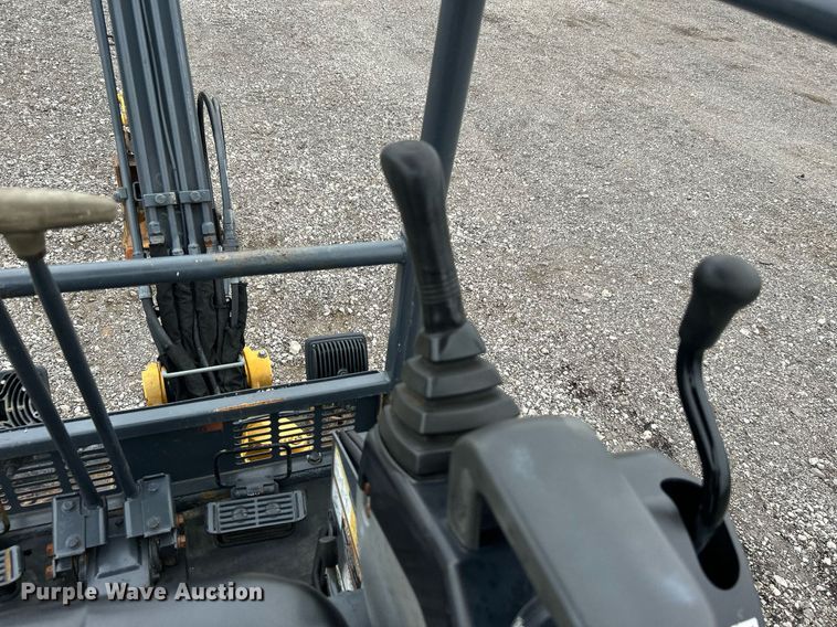 image for item KH9570 2007 John Deere 17D  mini excavator