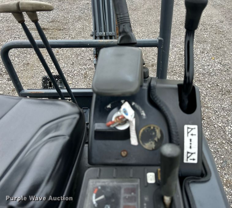 image for item KH9570 2007 John Deere 17D  mini excavator