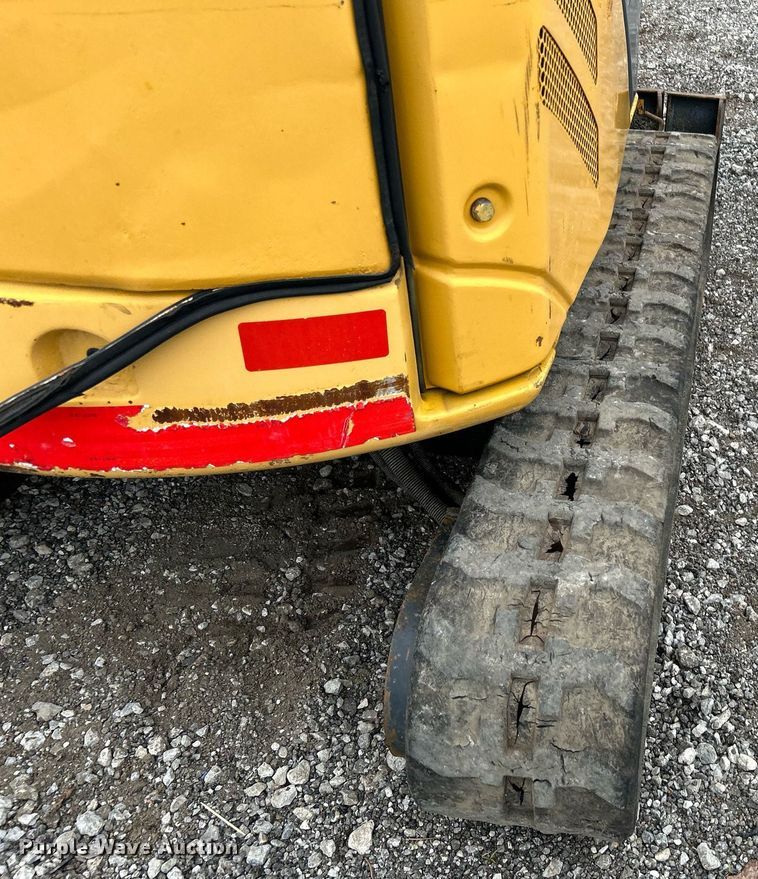 image for item KH9570 2007 John Deere 17D  mini excavator