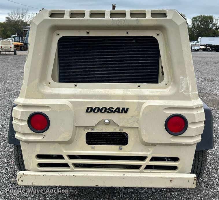 image for item KH9575 2007 Ingersoll Rand P185  air compressor