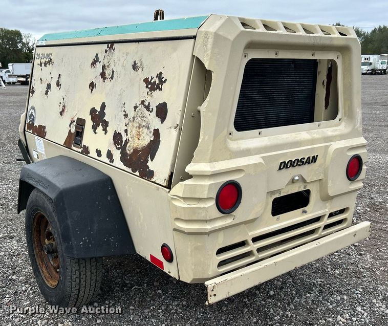 image for item KH9575 2007 Ingersoll Rand P185  air compressor