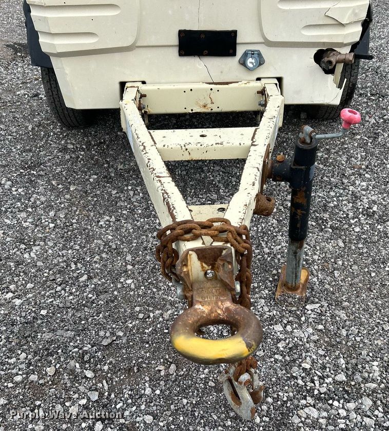 image for item KH9575 2007 Ingersoll Rand P185  air compressor