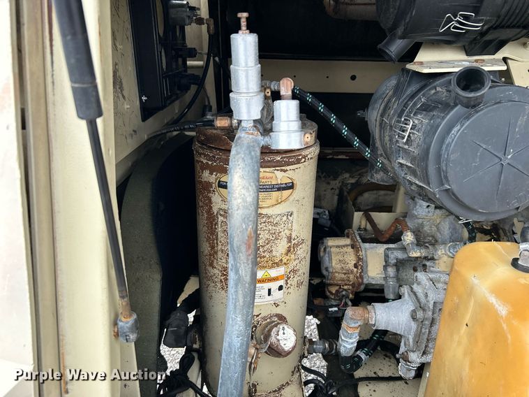 image for item KH9575 2007 Ingersoll Rand P185  air compressor