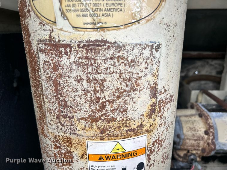 image for item KH9575 2007 Ingersoll Rand P185  air compressor