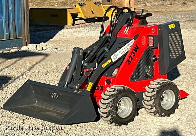 image for item KT9139 SDLOOL 323W  compact utility loader