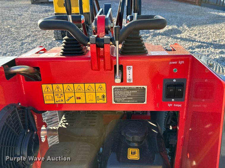 image for item KT9139 SDLOOL 323W  compact utility loader