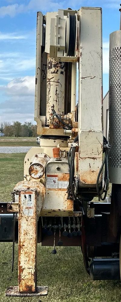 image for item KT9248 National N95  knuckle boom crane