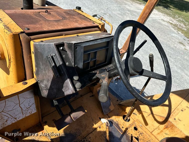 image for item KT9255 1984 Case 580 Super E  backhoe