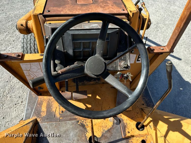 image for item KT9255 1984 Case 580 Super E  backhoe