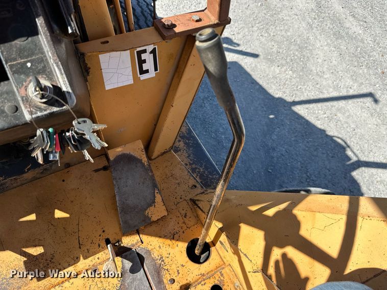 image for item KT9255 1984 Case 580 Super E  backhoe